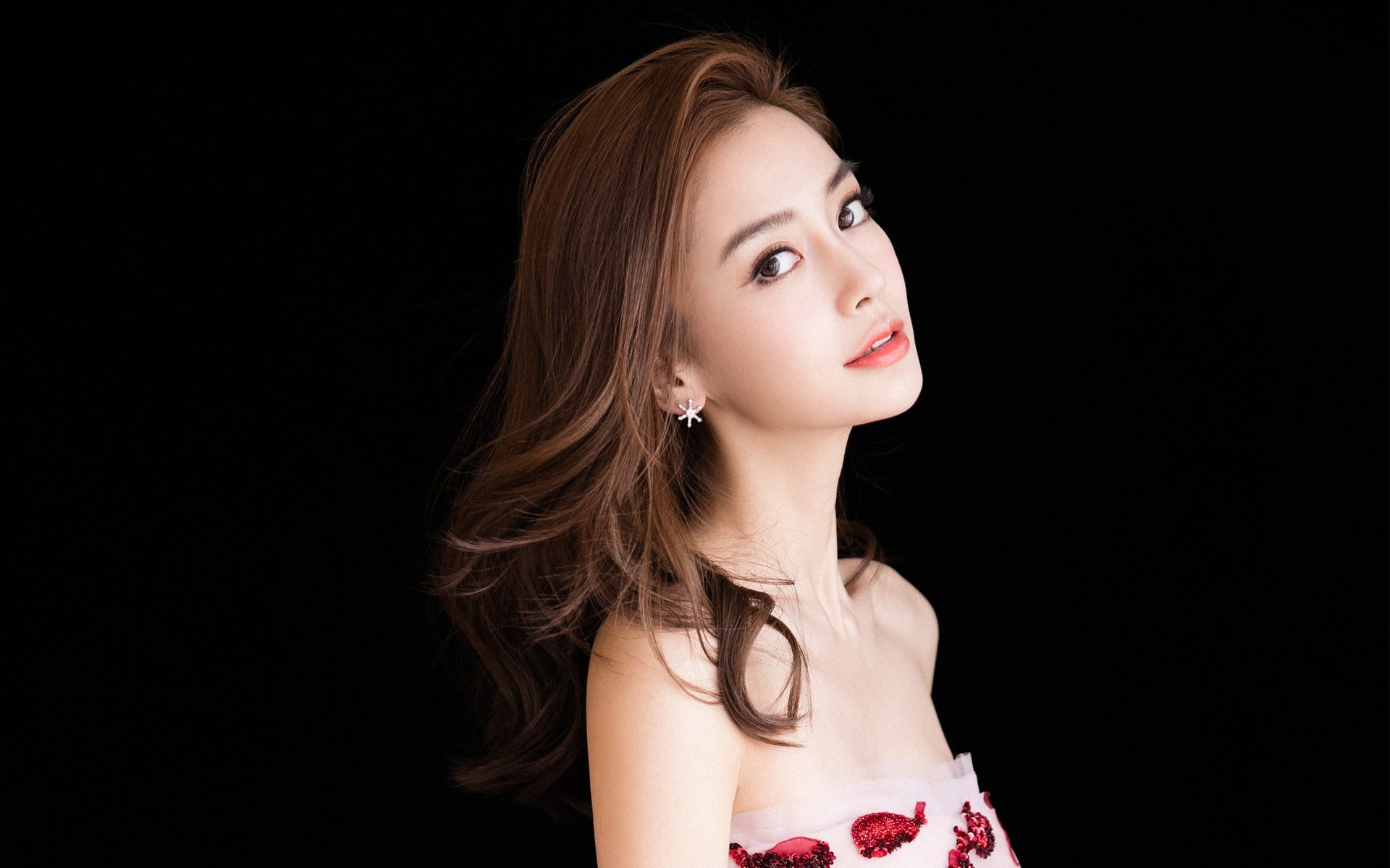 开云平台-田径场新增风向提示标识助力发挥,田径项目测定风速的项目是